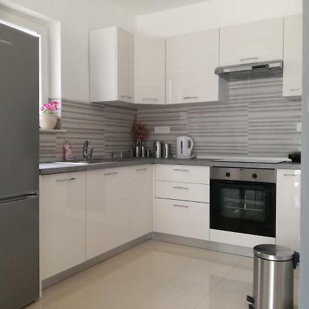 Ivana שיבניק מראה חיצוני תמונה