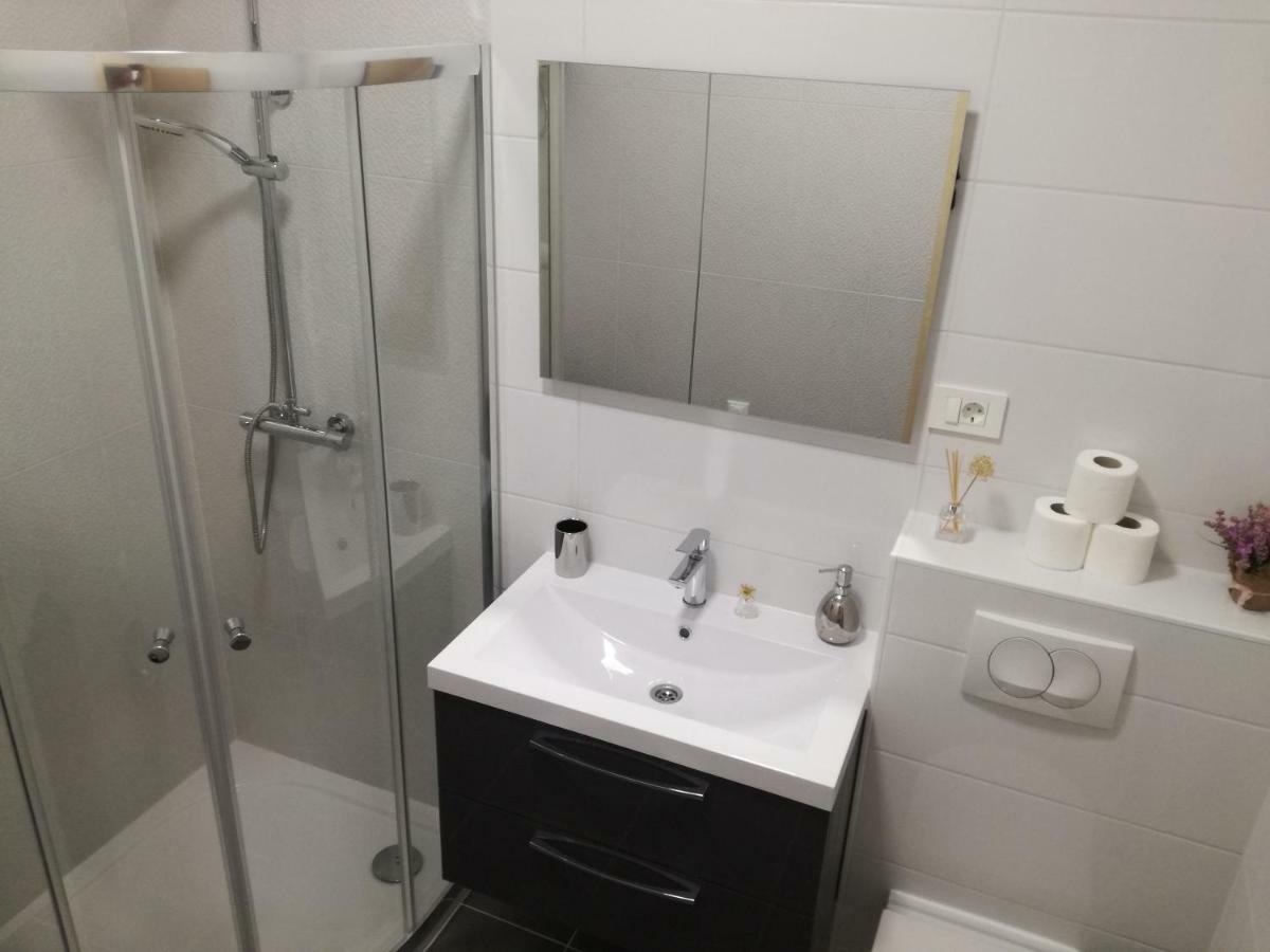 Ivana שיבניק מראה חיצוני תמונה